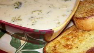 Сырный суп с курицей и брокколи