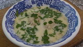 Сырный суп с рисом и куриными кнелями