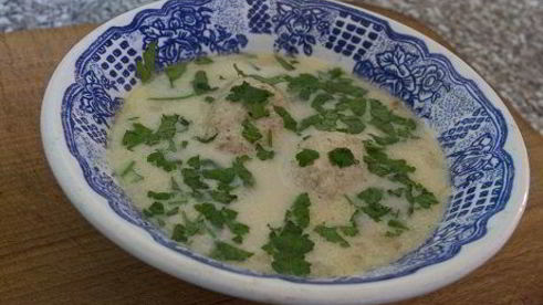 сырный суп с рисом и куриными кнелями