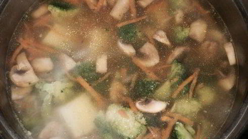 сырный суп с шампиньонами и брокколи