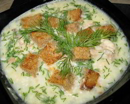 Сырный суп со сливками, ветчиной и сухариками