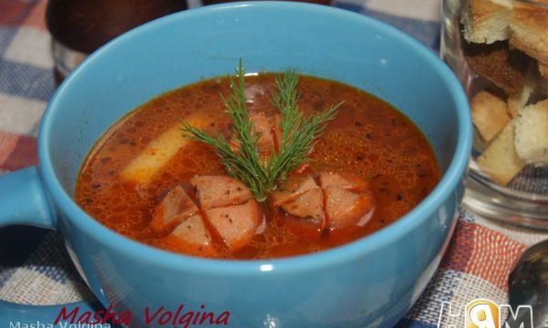 Рецепт томатного супа с сосисками