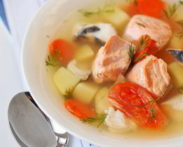 Уха с картофелем и помидорами