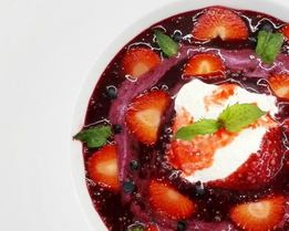 Ягодный суп с мороженным