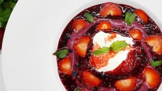 Ягодный суп с мороженным