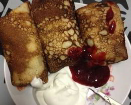 Блинчики с бананами черносливом и орехами