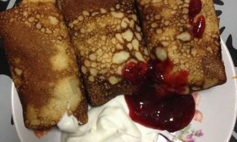 Рецепт блинчиков с бананами черносливома и орехами