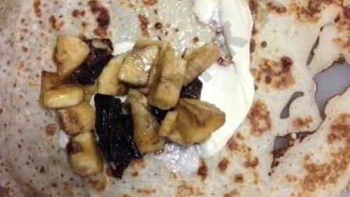 блинчики с бананами черносливом и орехами