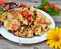 Блинчики с клубникой