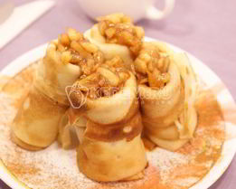 Блинчики с яблоками и корицей