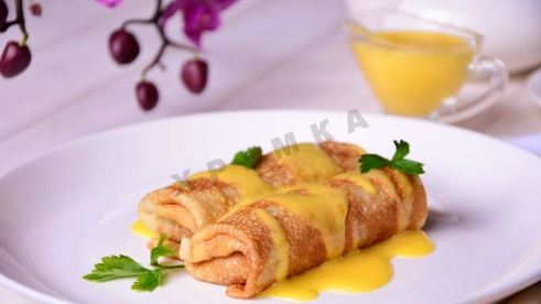 блины с грибами под голландским соусом