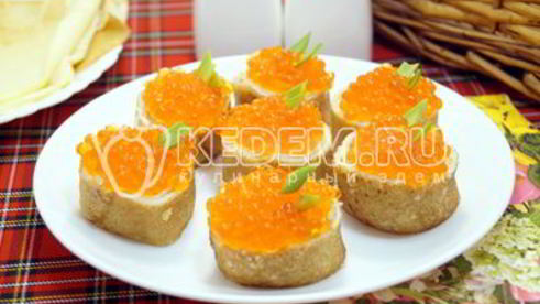 блины с красной икрой