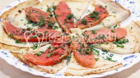 блины с семгой и икрой