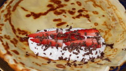 блины с творогом и ягодами