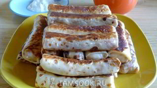 Блины с творогом, обжаренные на сливочном масле