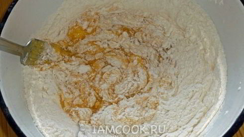 блины с творогом, обжаренные на сливочном масле