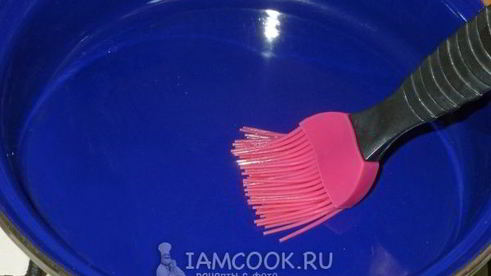 блины с творогом, обжаренные на сливочном масле