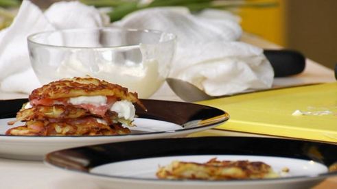 форель с картофельными блинчиками