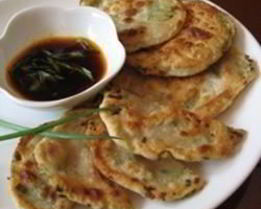 Китайские блинчики из зеленого лука