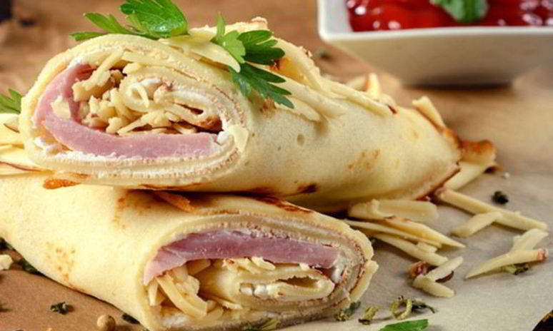 Рецепт сытных блинов с ветчиной и сыром