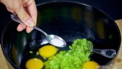 воздушные блинчики из кабачков с зеленью