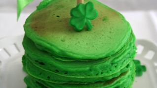 Зеленые панкейки ко дню Патрика