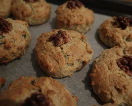 Английские булочки с грецкими орехами и сыром