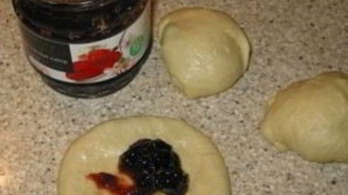 булочка с посыпкой