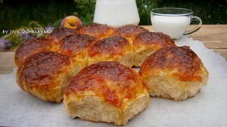 Булочки на фруктовом соке с персиковой глазурью