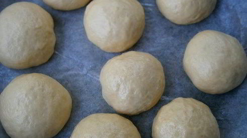 булочки на фруктовом соке с персиковой глазурью