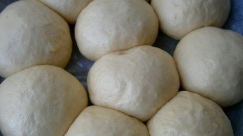 булочки на фруктовом соке с персиковой глазурью