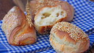 Булочки на йогурте с кунжутом