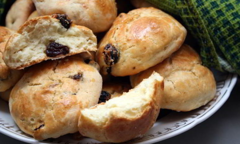 Рецепт булочек с изюмома