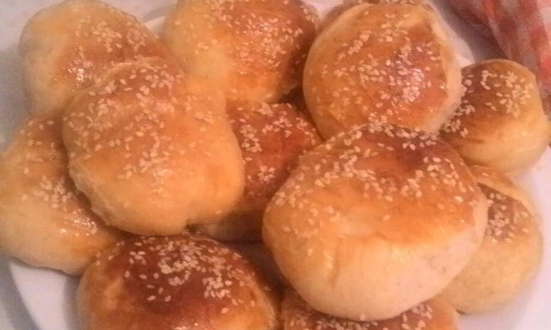 Рецепт булочек с колбасным сыром
