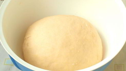 булочки с зеленым соусом