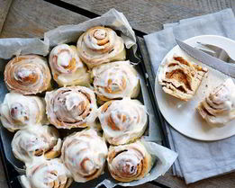 Дрожжевые булочки Синнабон с корицей