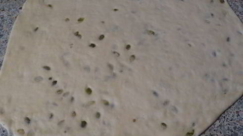 дрожжевые булочки слоёные с тыквенными семечками