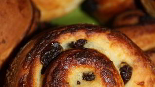 Французские булочки с изюмом