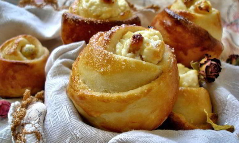 Рецепт йогуртовых ватрушек-розочек