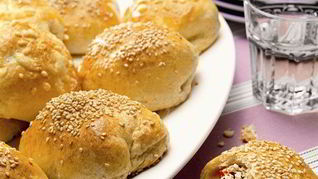 Итальянские булочки с сыром и томатами