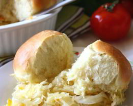 Пикантные булочки на капустной подушке