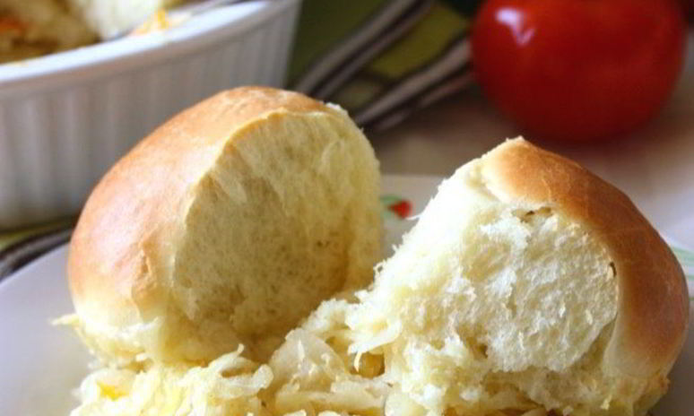 Рецепт пикантных булочек на капустной подушке