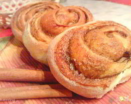 Сдобные булочки с корицей