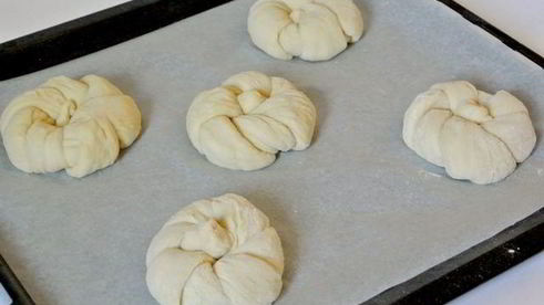 сдобные булочки с кунжутом