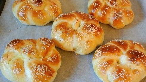 сдобные булочки с кунжутом