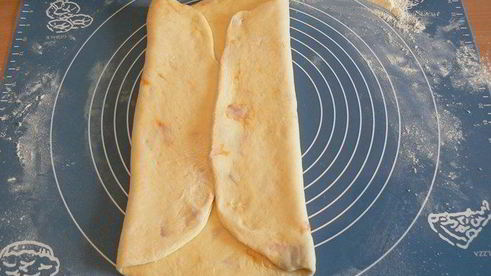 творожные витые булочки с курагой