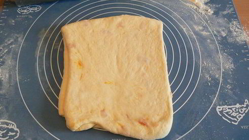 творожные витые булочки с курагой