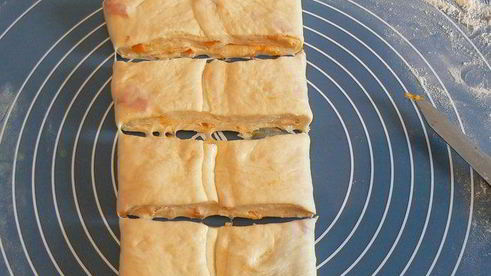 творожные витые булочки с курагой