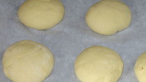 воздушные булочки с шоколадной пастой и штрейзелем