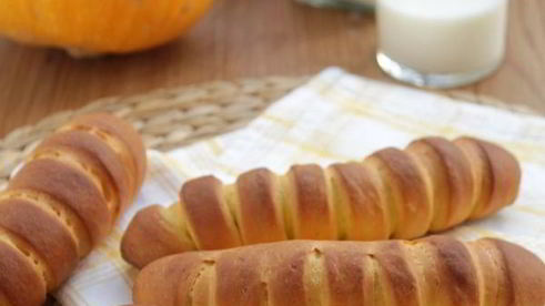 воздушные тыквенные булочки на сгущенке